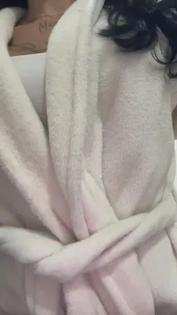 Juanita-Fox Webcam Rips 10-07-2025